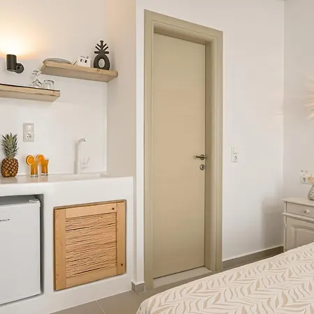 Naxos Blue Sky מלון 2*