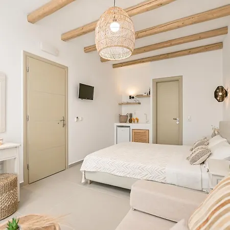 Naxos Blue Sky מלון 2*